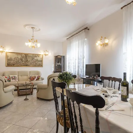 公寓 Casa Giuliana By Interhome